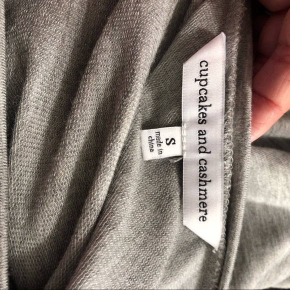 Cupcakes and Cashmere Gray Lenita Laced Sleeves Sweatshirt Sz S EUC - Picture 4 of 6